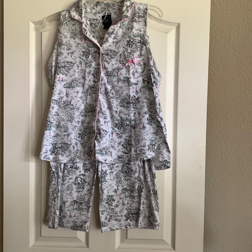 Laurs Ashley ladies medium two-piece sleeveless pj set with cropped pants.